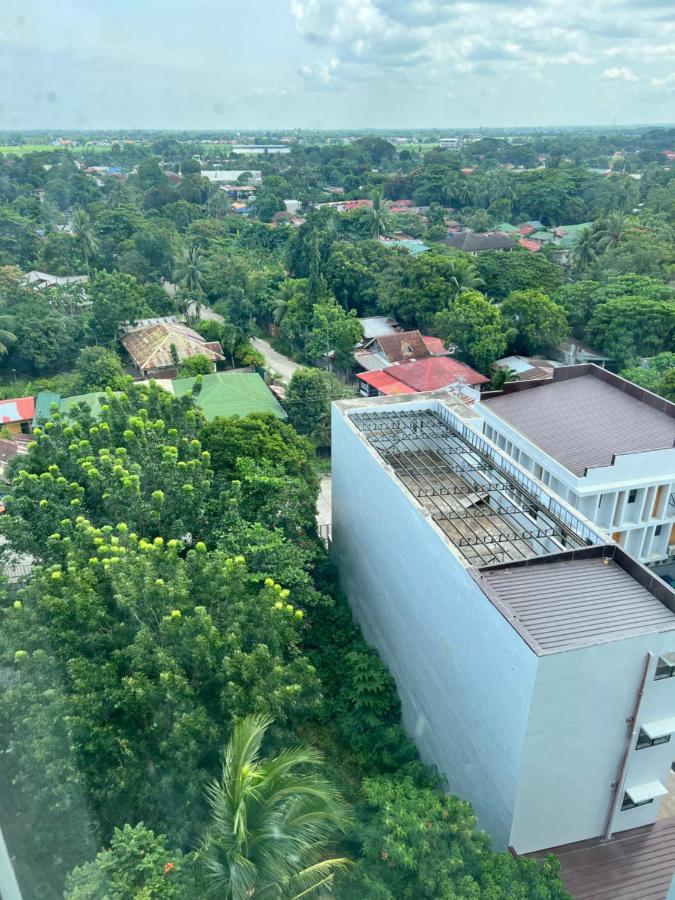Lovely Studio Condominiums At Mesavirre Garden Residences บาโคลอด ภายนอก รูปภาพ