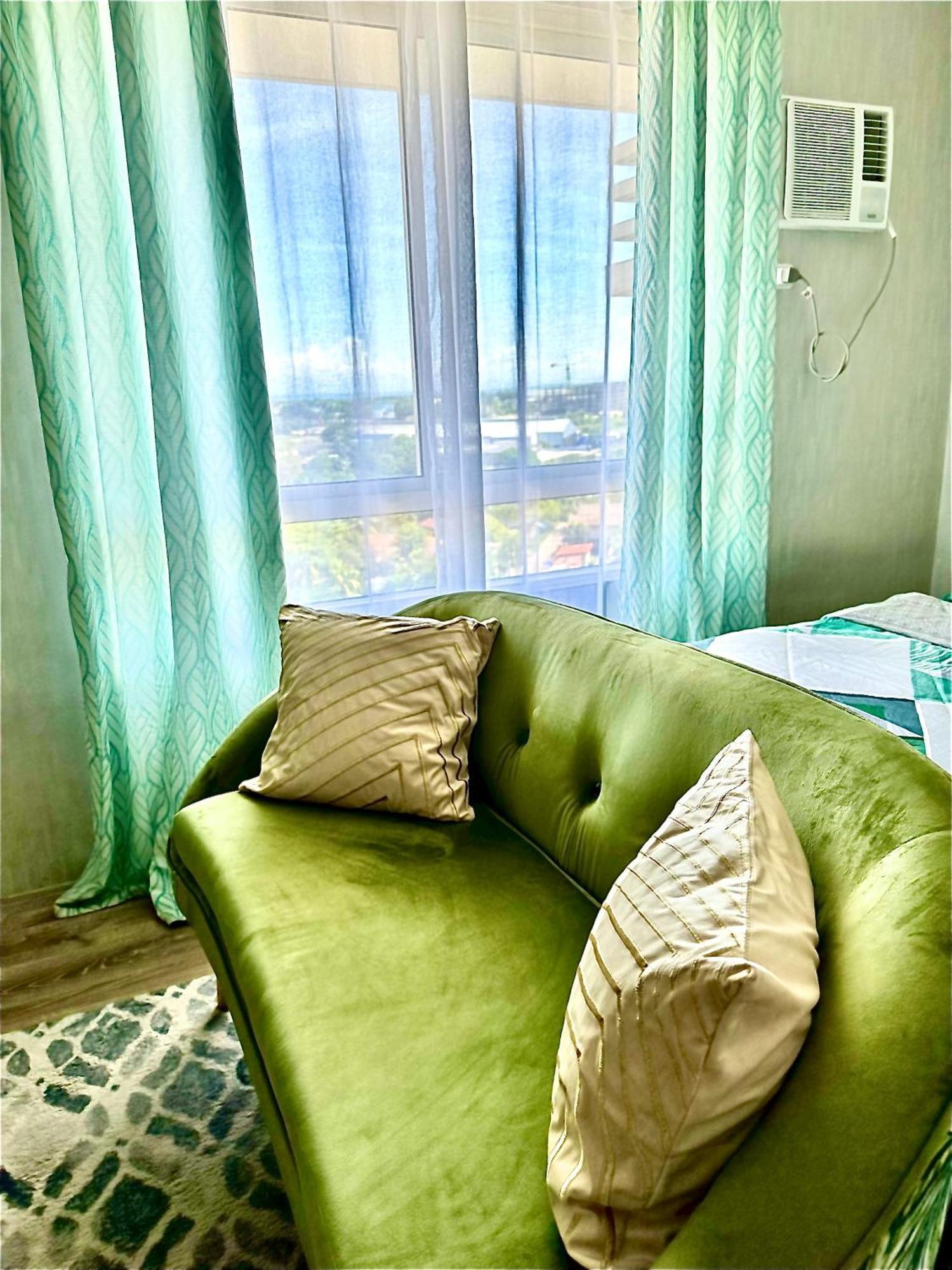 Lovely Studio Condominiums At Mesavirre Garden Residences บาโคลอด ภายนอก รูปภาพ
